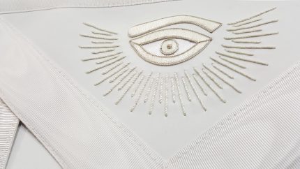 MASTER MASON BLUE LODGE APRON - WHITE HAND EMBROIDERY (1)