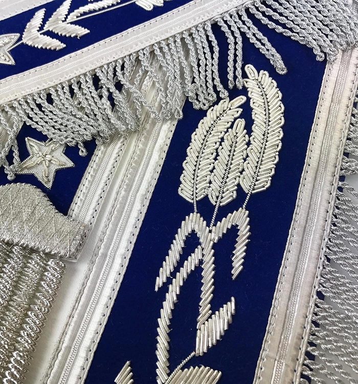 PAST MASTER BLUE LODGE APRON - WHITE & BLUE HAND EMBROIDERY (2)